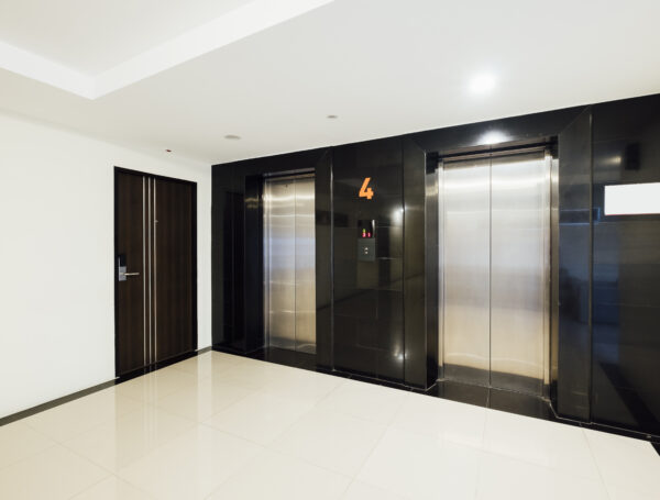 Những lưu ý trong việc quản lý bảo trì thang máy chung cư