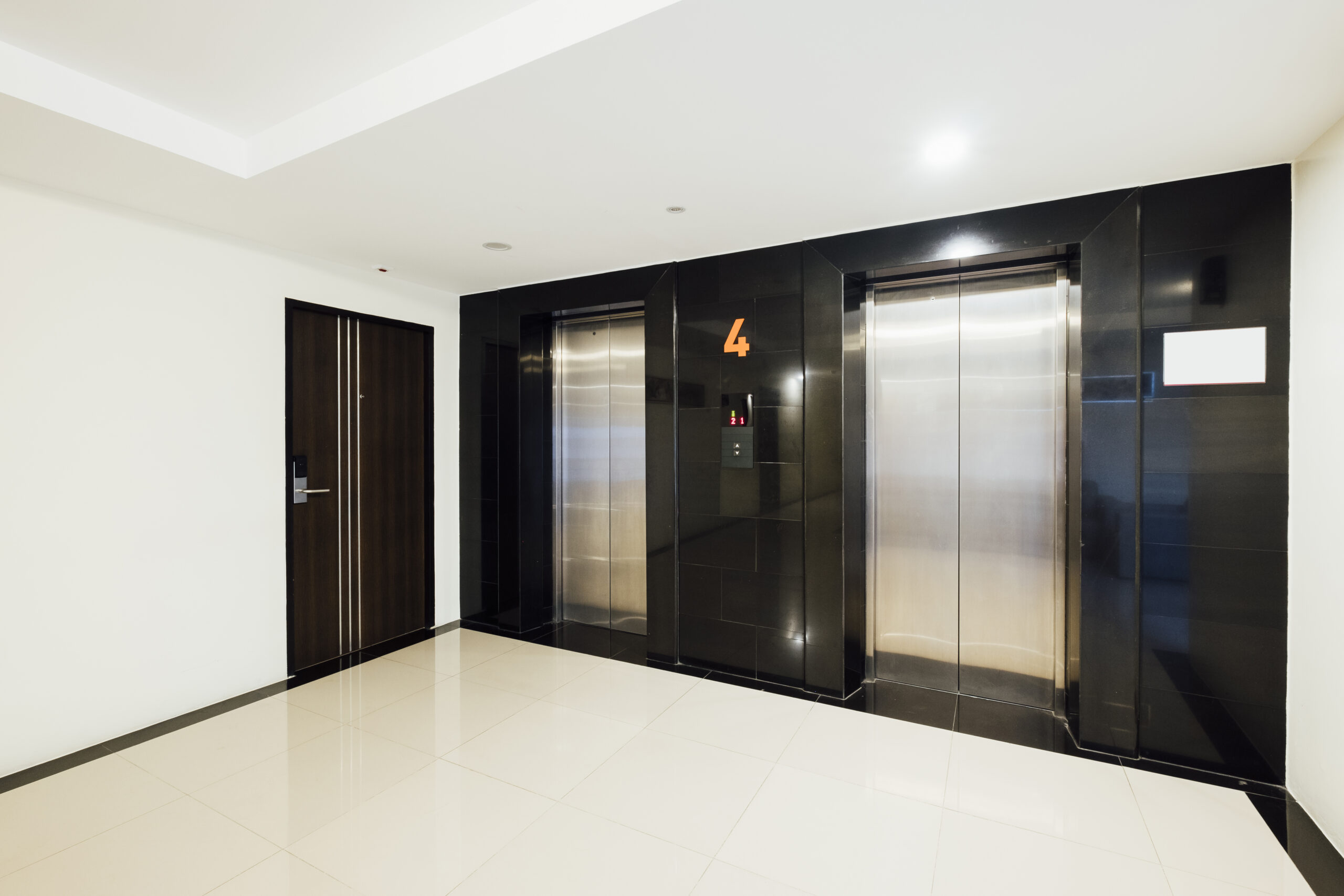 Những lưu ý trong việc quản lý bảo trì thang máy chung cư