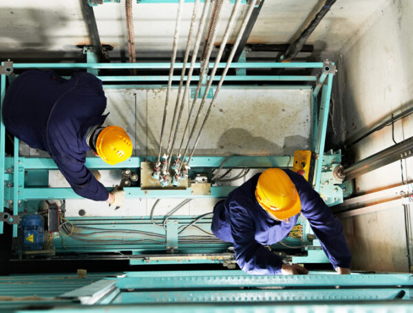 Những lưu ý khi thực hiện cải tạo thang máy cũ