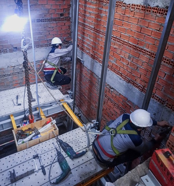 Quy trình lắp đặt thang máy hoàn thiện theo tiêu chuẩn