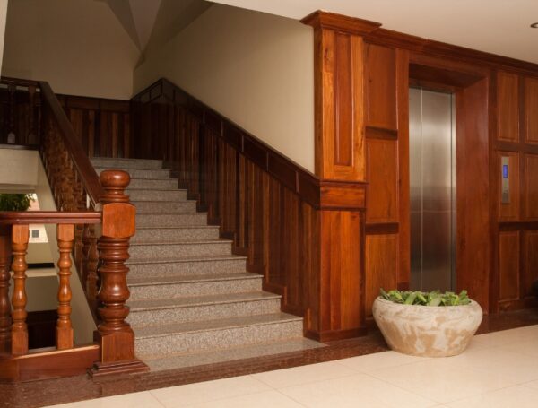 Những vấn đề cần lưu ý khi lắp đặt thang máy trong nhà