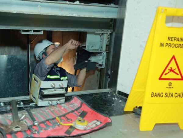 Những lưu ý khi lựa chọn công ty sửa thang máy